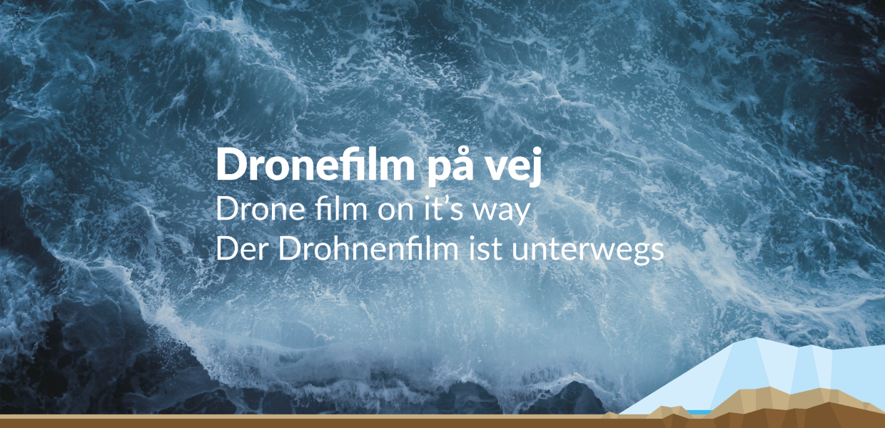 Grafik med hav og tekst